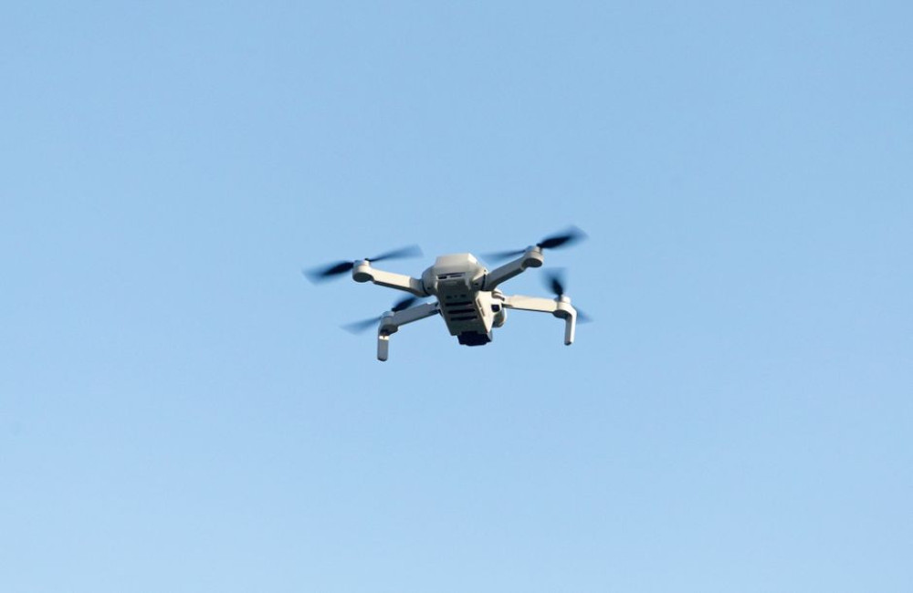 Mag een drone met een accu van 57 Wh in je handbagage en wat zijn de regels in 2026