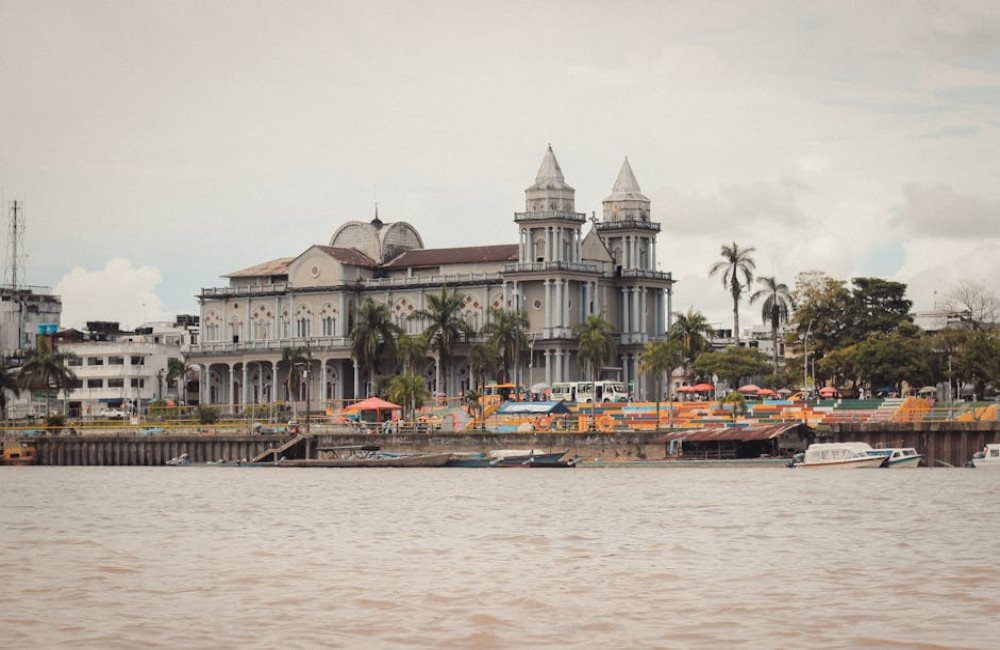 Wat zijn de belangrijkste documenten voor Suriname?