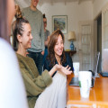 Wat is een online kleding management systeem (KMS)?