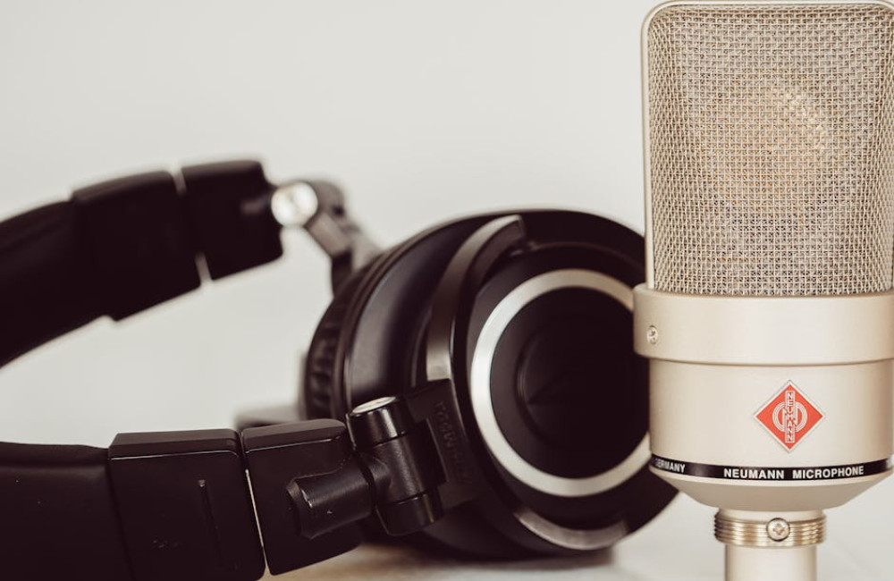 Hoe ga je klinken als een bekende en ervaren voice-over stem?