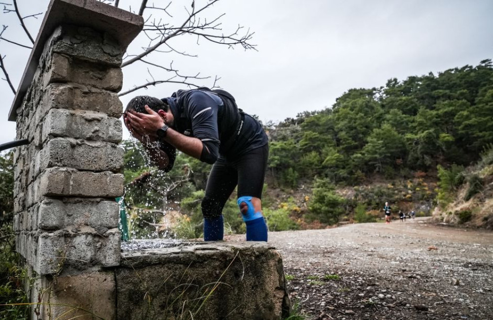 Hoeveel water moet je meenemen op een dagwandeling van 15 km bij 28 graden