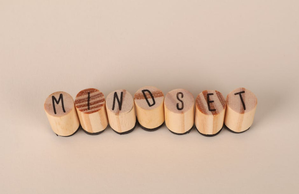 Is het 'me moeder' of 'mijn moeder'?