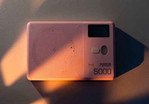Hoeveel mAh mag een powerbank in je handbagage en mag je hem in het vliegtuig gebruiken
