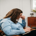 Wat is het verschil tussen een psycholoog en een psychiater?