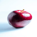 Waarom zeggen we ‘een appeltje voor de dorst’? Betekenis en oorsprong uitgelegd